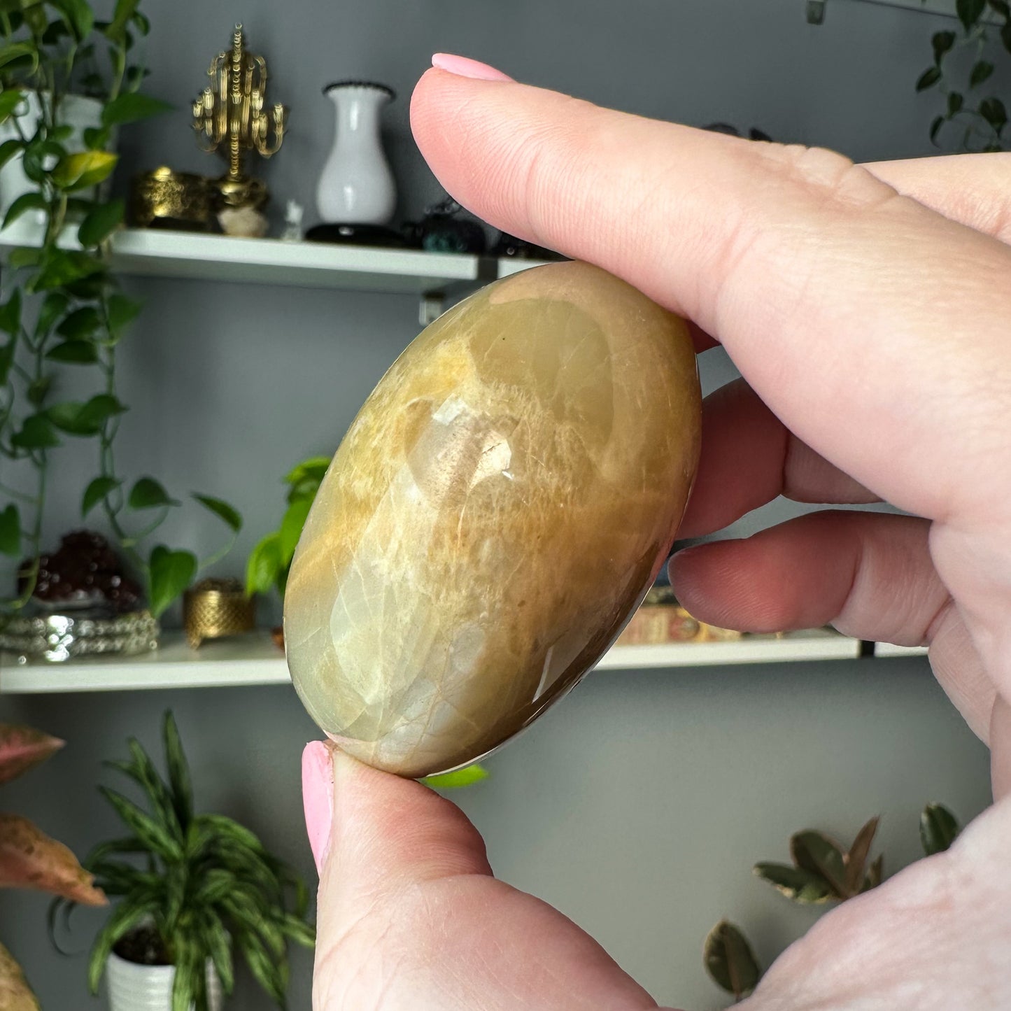 Peach Moonstone Palm Stone | 003