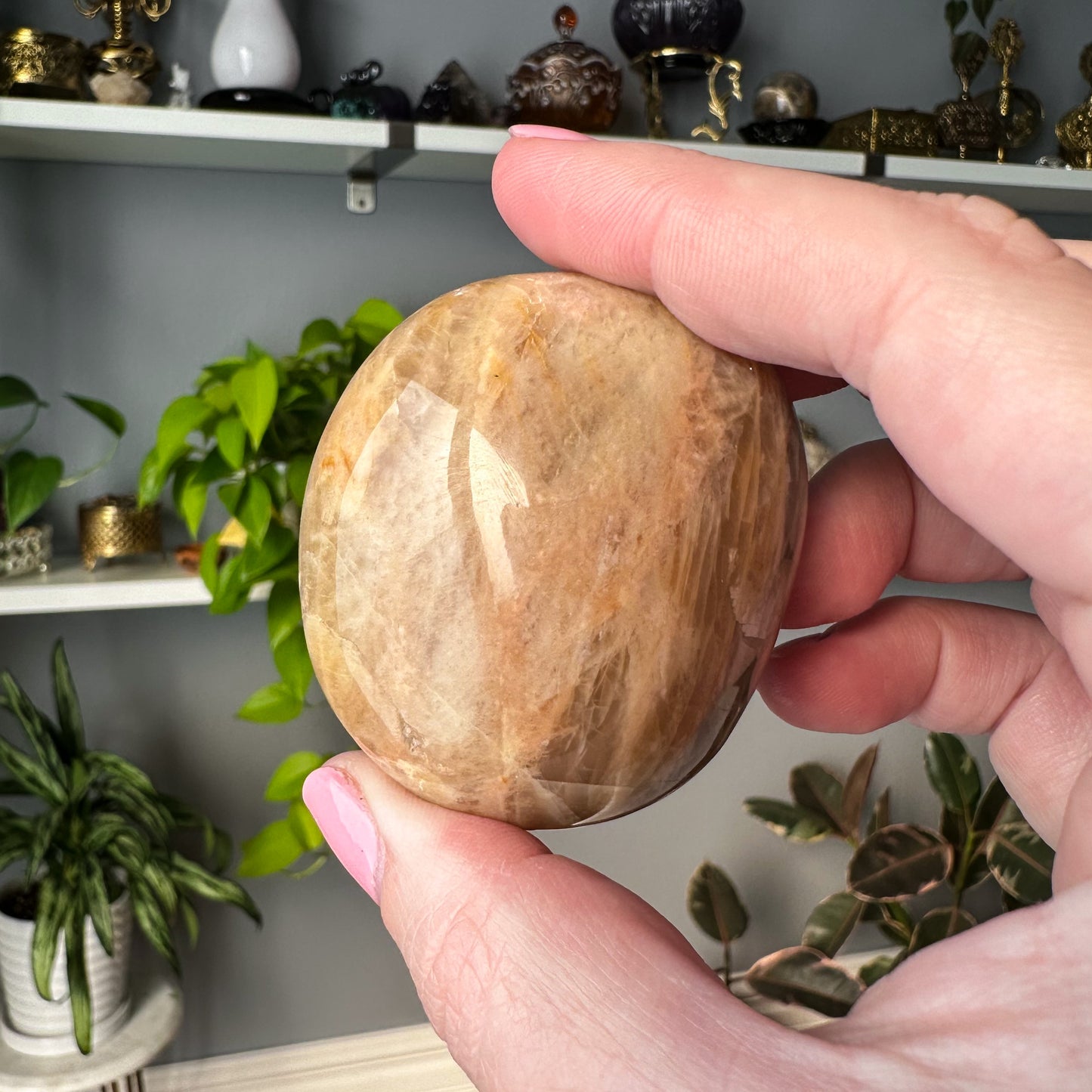 Peach Moonstone Palm Stone | 002