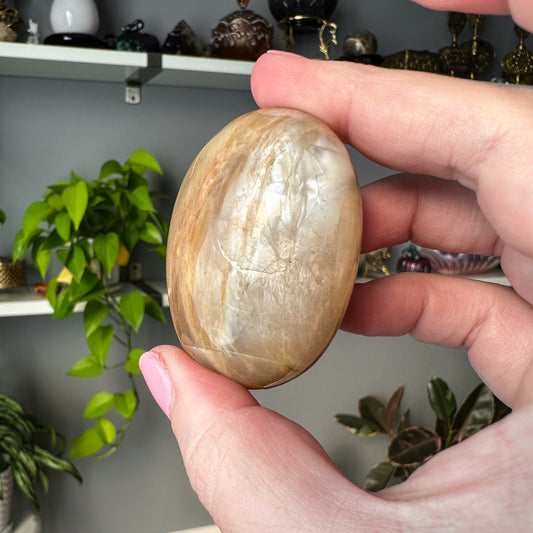 Peach Moonstone Palm Stone | 002