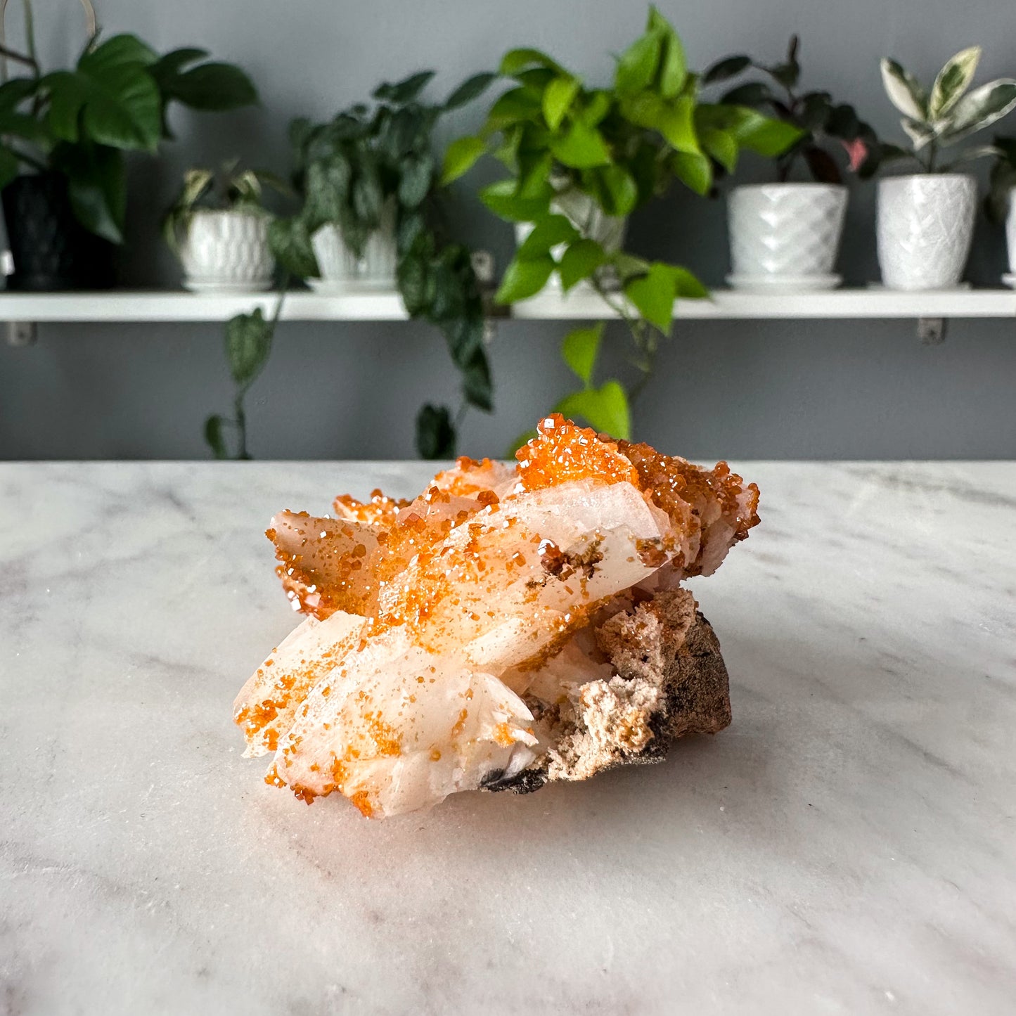 Vanadinite on Barite