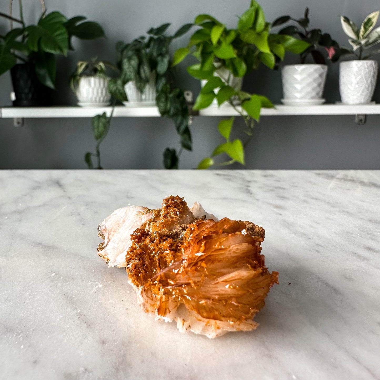 Vanadinite on Barite