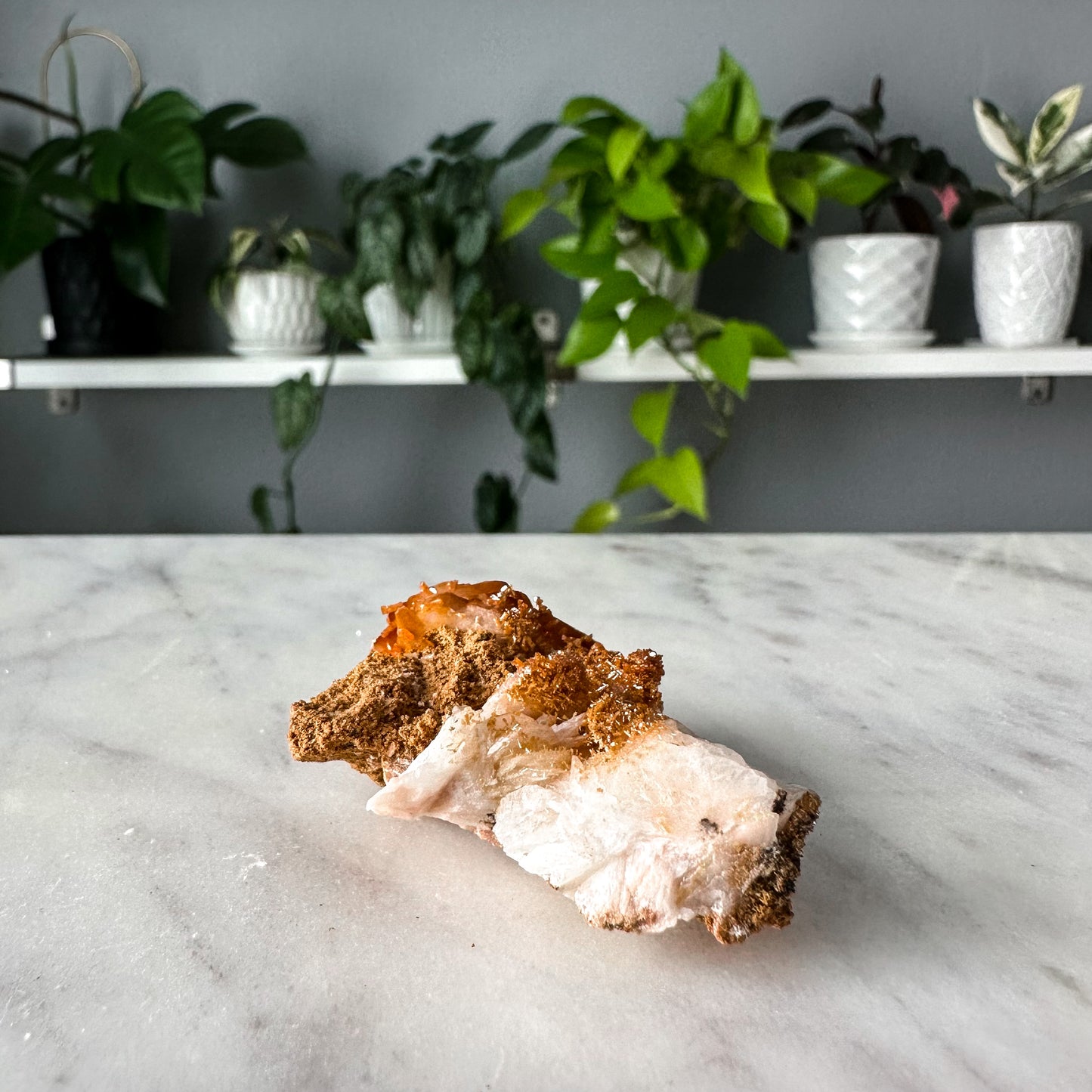 Vanadinite on Barite